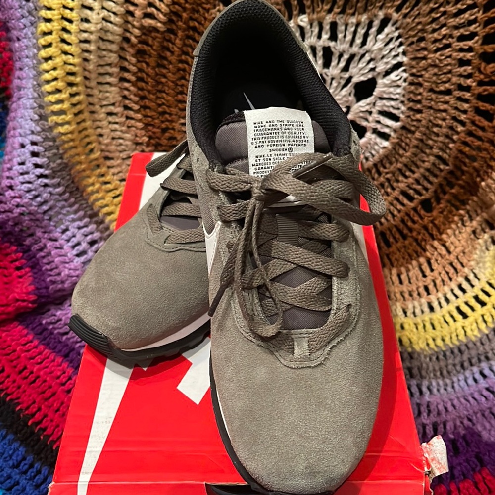 Nike Pre-love O.X color is like olive green